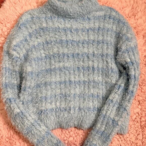 Y2k candies baby blue fuzzy striped mock neck sweater - Picture 4 of 6